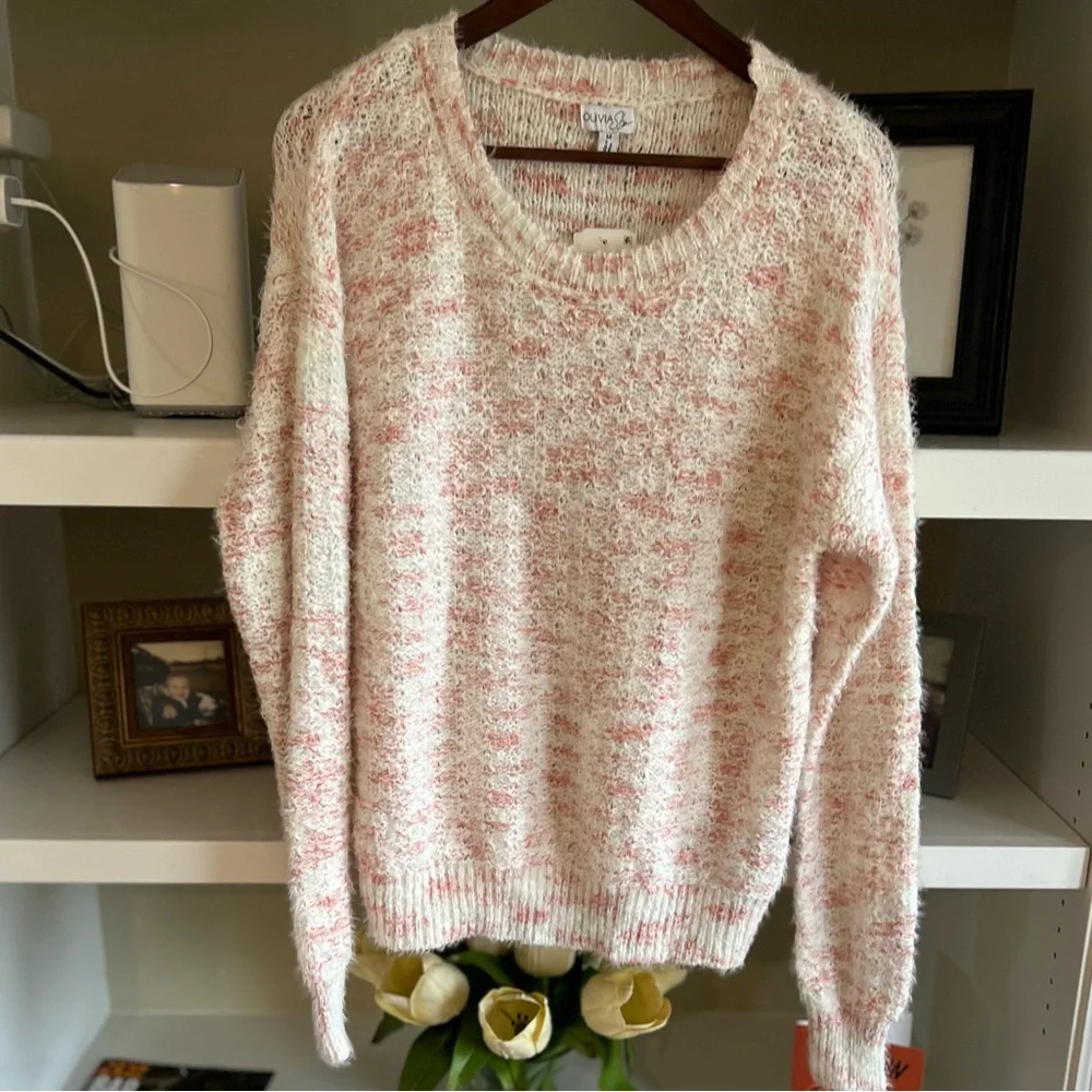 Olivia Sky sweater Sz M Blush/Ivory NWT